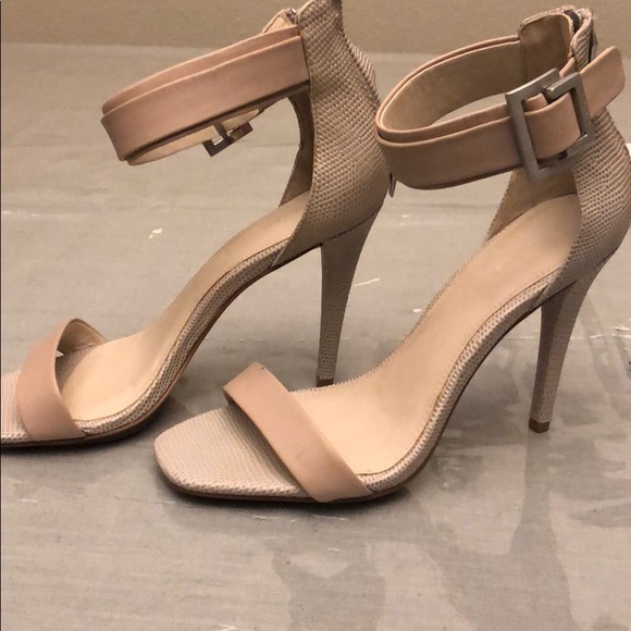 Never worn but tried on! - Picture 2 of 6